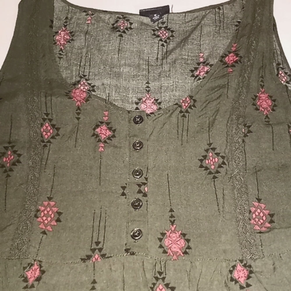 TORRID green Aztec boho tiered tank blouse - Picture 10 of 10